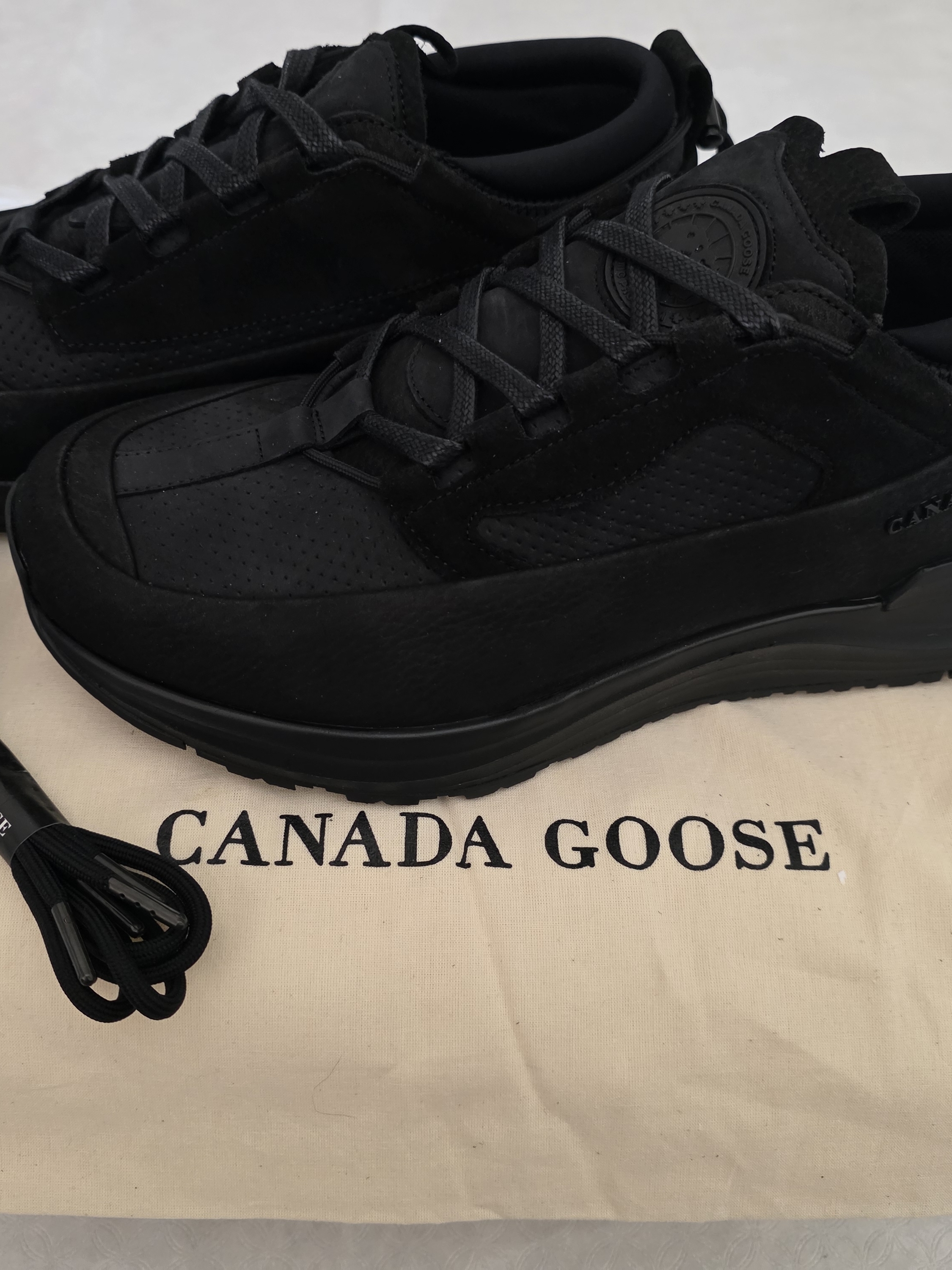 Canada Goose Black Low-Top Leather Sneakers. Men Size 8.5. Womon Size 9